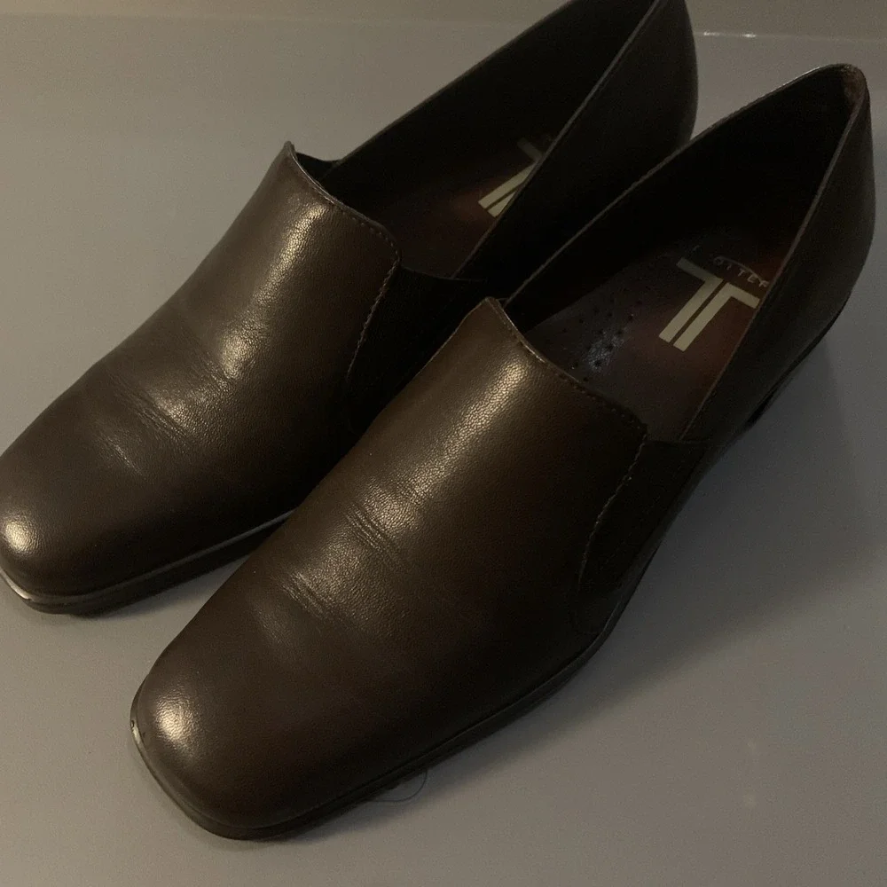 Trotters Womens Brown 6‎ Narrow Loafers Slip Ons